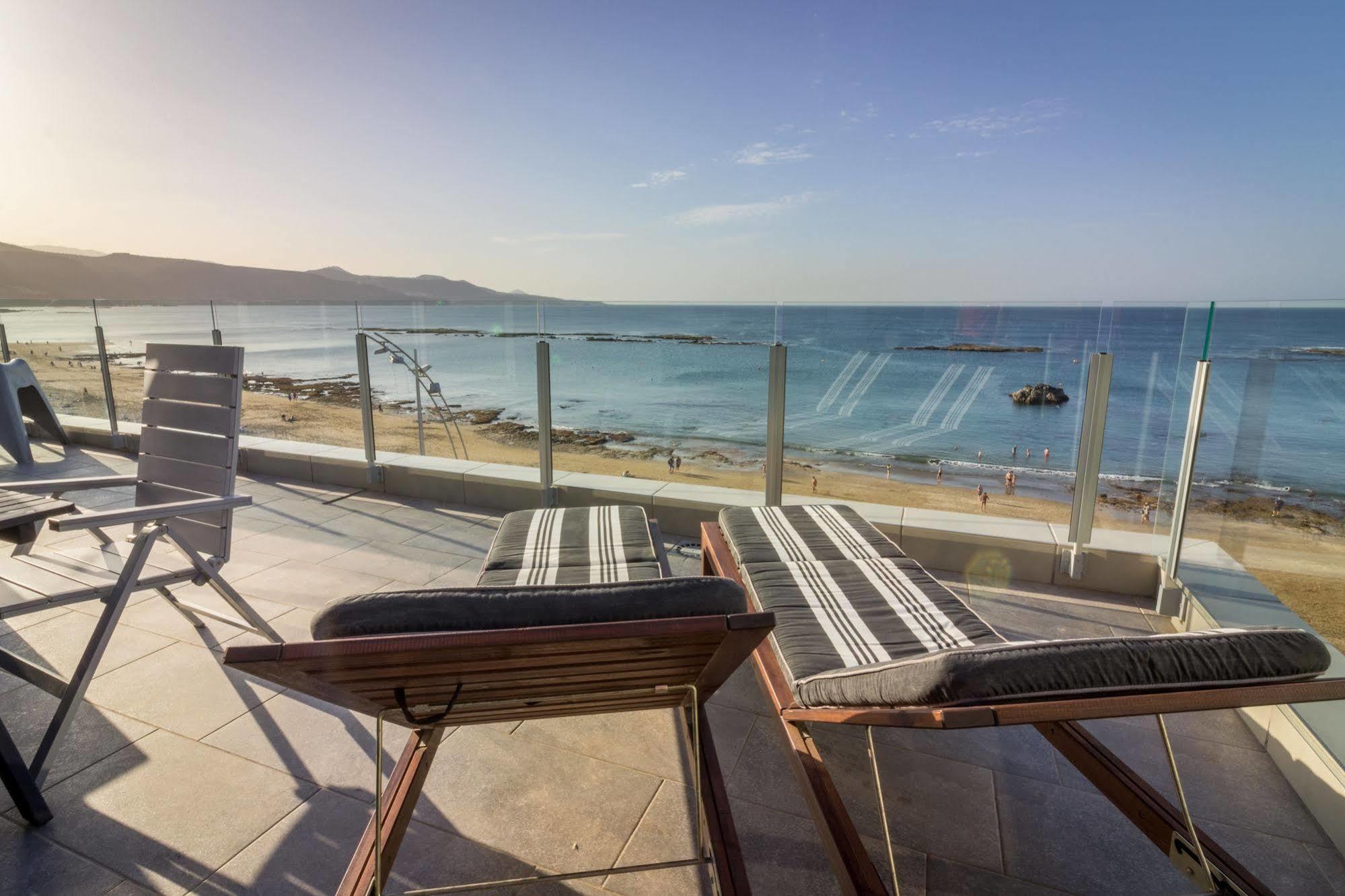 لاس بالماس دي غران كاناريا Living Las Canteras Homes - Beachfront Rooftop المظهر الخارجي الصورة